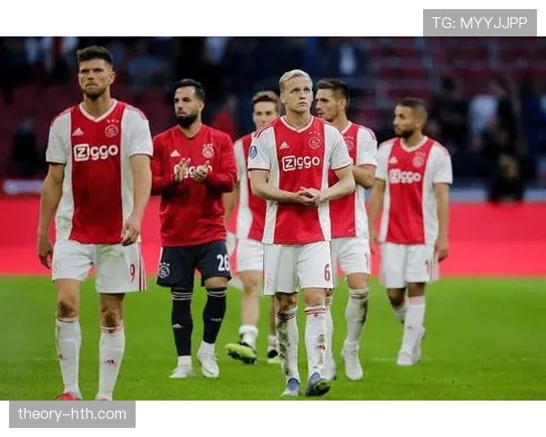 阿贾克斯边路进攻强势复苏，状态回暖引关注