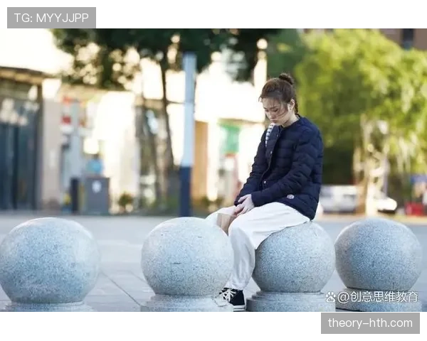 古力随便穿条T出门，背包里的东西能让我省好几年房租